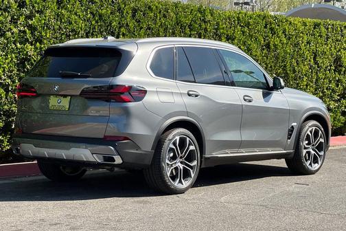 Skyscraper Grey Metallic 2026 BMW X5 xDrive40i