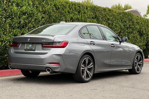 Skyscraper Grey Metallic 2023 BMW 330 330i