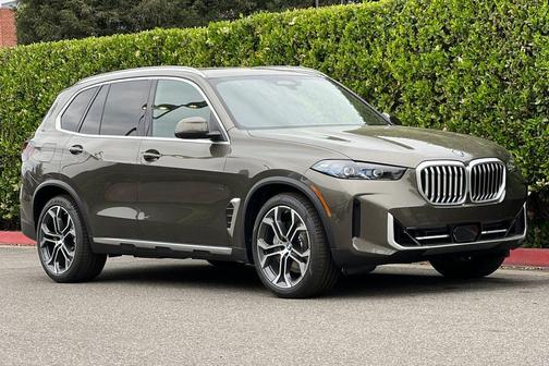 Manhattan Green Metallic 2026 BMW X5 PHEV xDrive50e