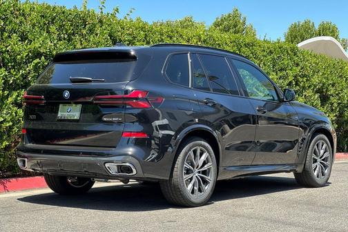 Black Sapphire Metallic 2026 BMW X5 PHEV xDrive50e