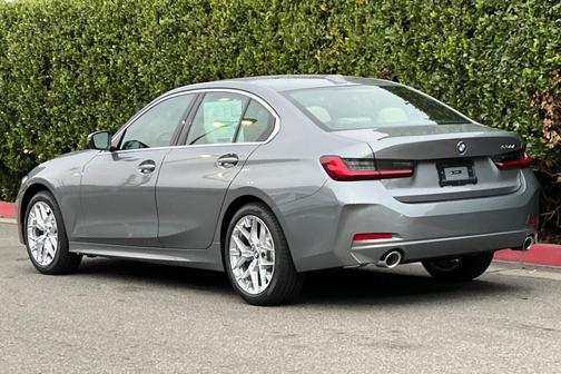 2026 BMW 330 i