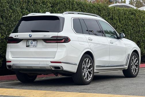 2025 BMW X7 xDrive40i