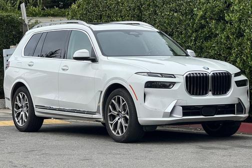2025 BMW X7 xDrive40i