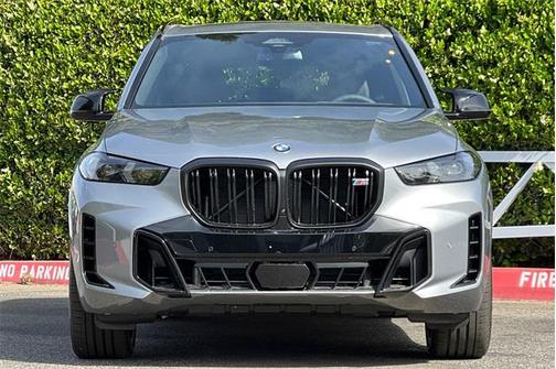 2025 BMW X5 M60i