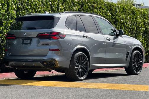 2025 BMW X5 M60i