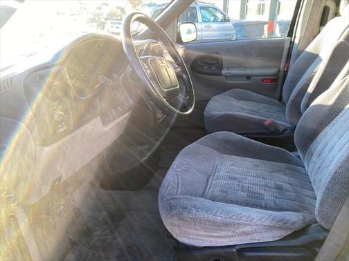 2001 Pontiac Montana M16 w/1SE Pkg.