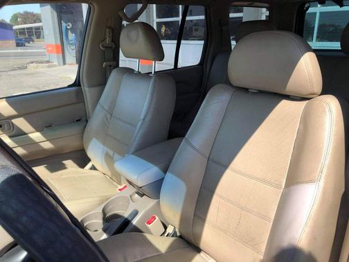 2001 Nissan Pathfinder LE
