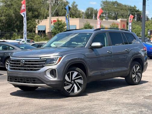 Platinum Gray Metallic 2024 Volkswagen Atlas 2.0T SE w/Technology