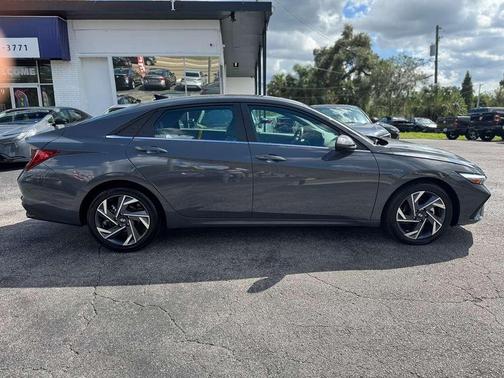 2025 Hyundai ELANTRA SEL
