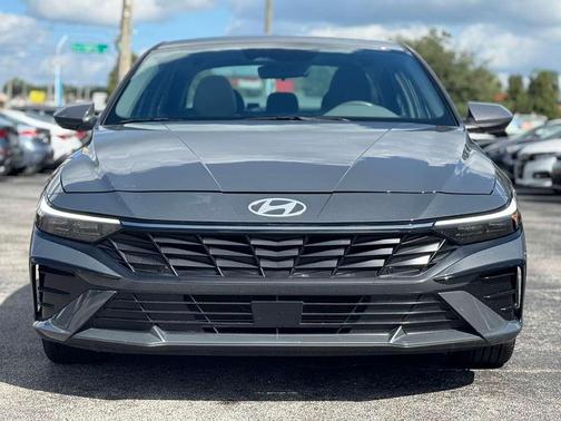 2025 Hyundai ELANTRA SEL