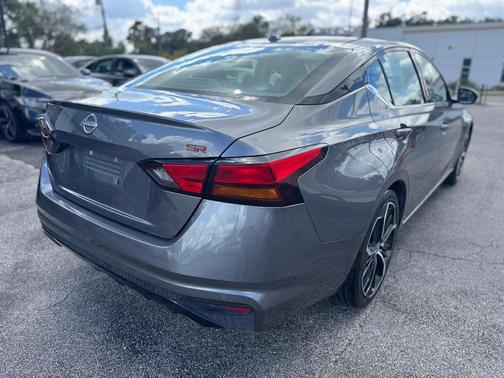 2024 Nissan Altima SR FWD