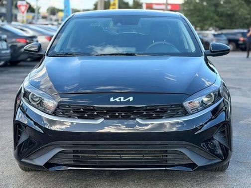 Aurora Black 2024 Kia Forte LX