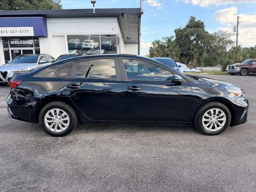 Aurora Black 2024 Kia Forte LX