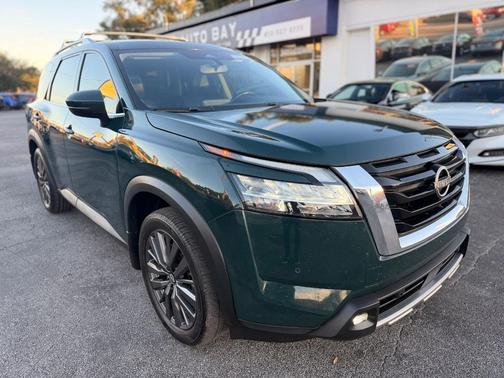 2022 Nissan Pathfinder SL 2WD