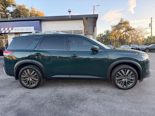 2022 Nissan Pathfinder SL 2WD