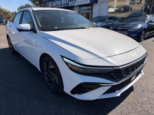 2024 Hyundai ELANTRA Limited