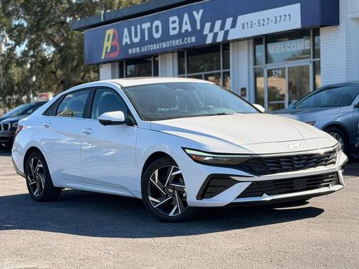 2024 Hyundai ELANTRA Limited