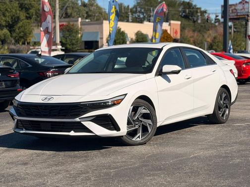 2024 Hyundai ELANTRA Limited