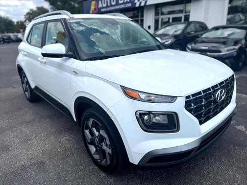 2024 Hyundai VENUE SEL