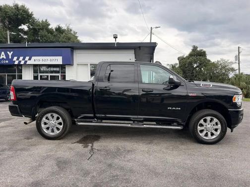 Diamond Black Crystal Pearlcoat 2022 RAM 2500 Big Horn Crew Cab 4x4 6'4' Box