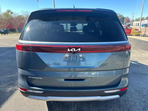 2023 Kia Carnival EX