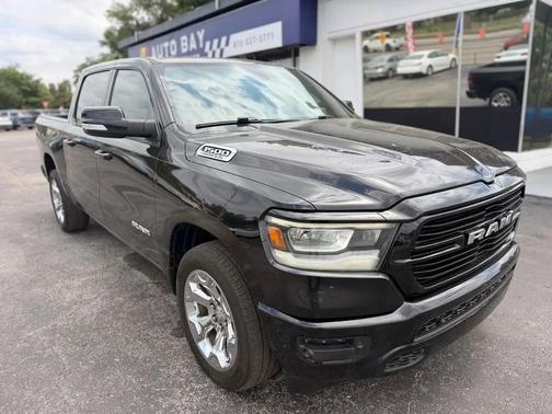 Diamond Black Crystal Pearlcoat 2019 RAM 1500 Big Horn