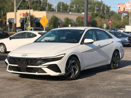 2025 Hyundai ELANTRA SEL