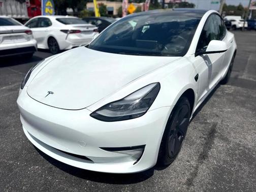 2022 Tesla Model 3 Standard Range Plus