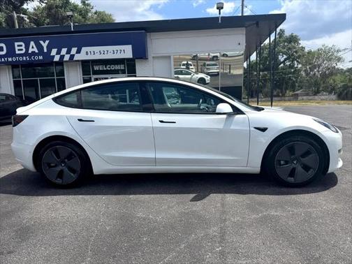 2022 Tesla Model 3 Standard Range Plus