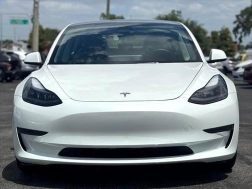 2022 Tesla Model 3 Standard Range Plus