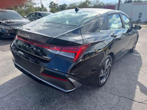 2024 Hyundai ELANTRA Limited