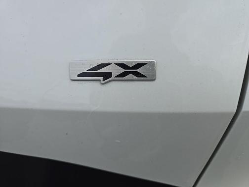 Snow White Pearl 2025 Kia Sportage LX