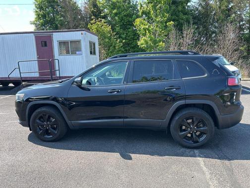 Diamond Black Crystal Pearlcoat 2019 Jeep Cherokee Altitude