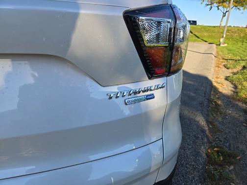 White Platinum Metallic Tri-Coat 2018 Ford Escape Titanium