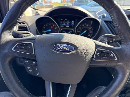 White Platinum Metallic Tri-Coat 2018 Ford Escape Titanium