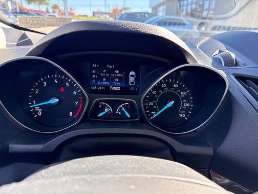 White Platinum Metallic Tri-Coat 2018 Ford Escape Titanium
