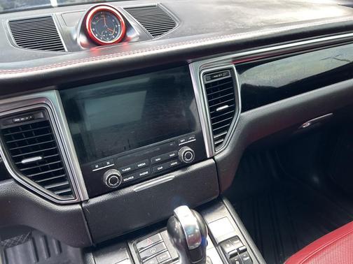 2018 Porsche Macan Base