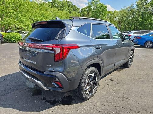 Gravity Gray 2024 Kia Seltos EX