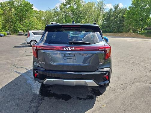 Gravity Gray 2024 Kia Seltos EX