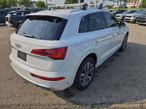 Glacier White Metallic 2023 Audi Q5 45 S line Premium Plus