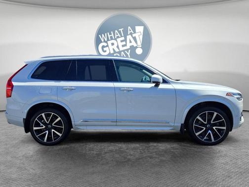 Crystal White Metallic 2018 Volvo XC90 T6 Inscription