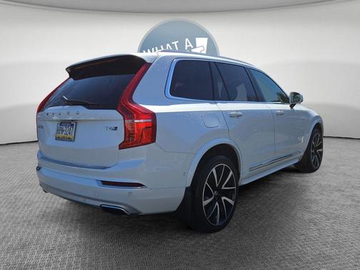 Crystal White Metallic 2018 Volvo XC90 T6 Inscription