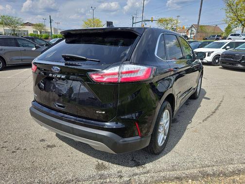 Agate Black Metallic 2024 Ford Edge SEL