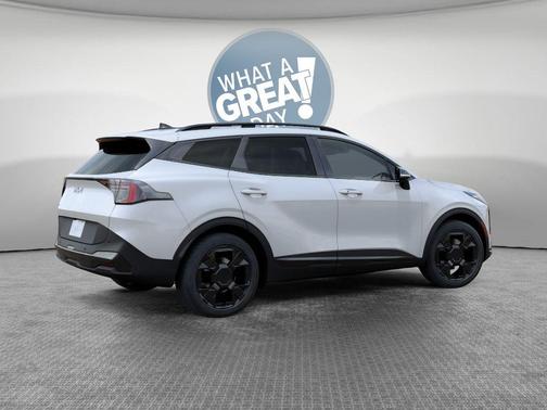 Glacial White Pearl 2026 Kia Sportage X-Line