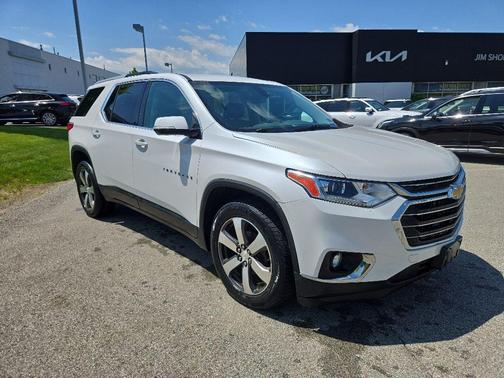 Iridescent Pearl Tricoat 2018 Chevrolet Traverse LT Leather