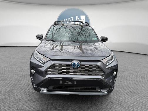 2020 Toyota RAV4 Hybrid SE