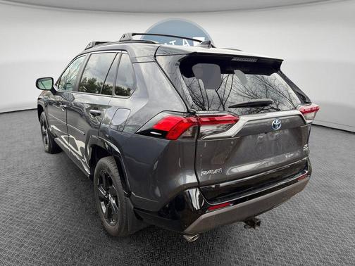 2020 Toyota RAV4 Hybrid SE