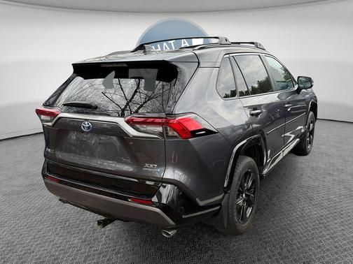 2020 Toyota RAV4 Hybrid SE