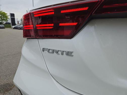 Snow White Pearl 2024 Kia Forte GT-Line