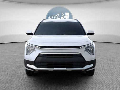 Snow White 2026 Kia Niro LX